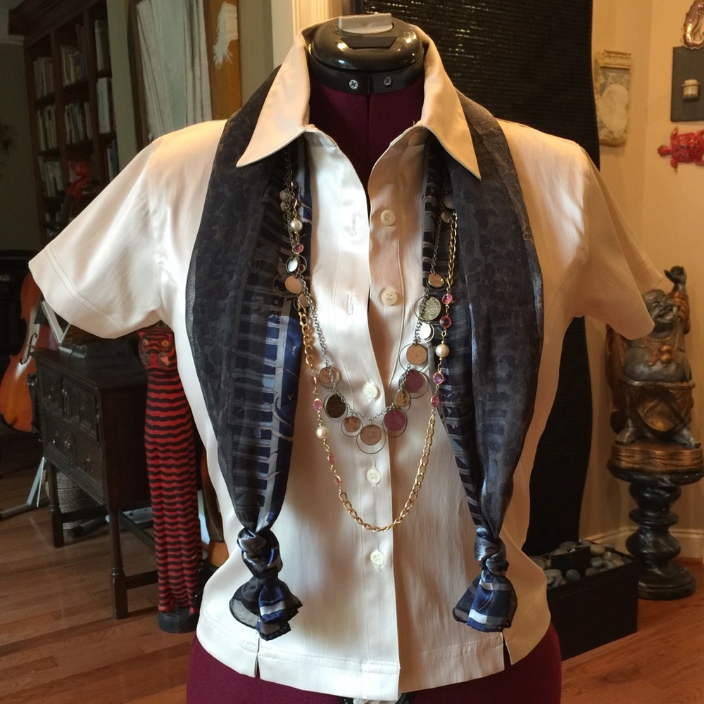 🔴Women's Jordache Champagne silky button blouse🔴